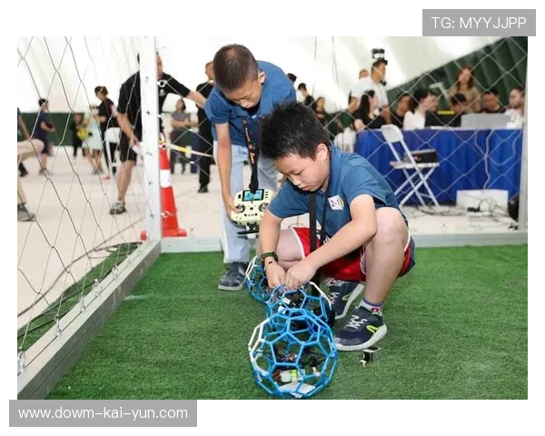 无人机足球项目促进国际交流，18国选手参与上海世锦赛